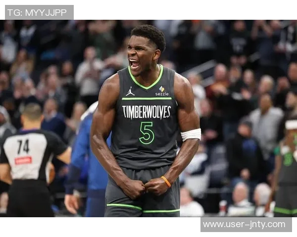 爱德华兹单节狂砍17分全场30分助球队掀起胜利浪潮