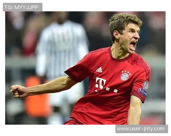 穆勒第96分钟绝杀进球震撼全场直面三名防守球员展现超强实力