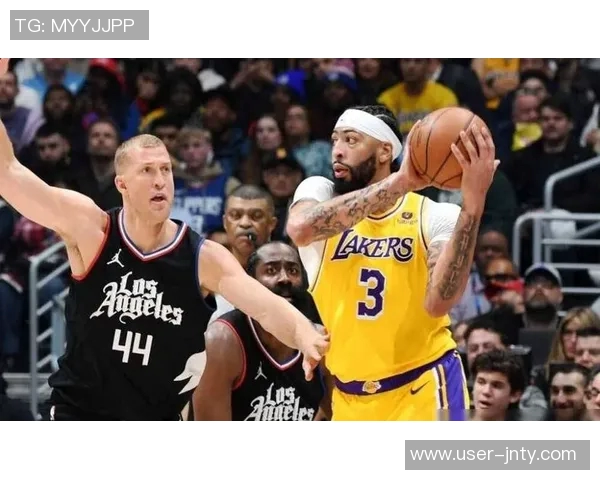 詹姆斯与莱昂纳德身体状态依旧出色超越年轻东契奇