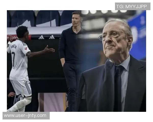 马德里球迷高举横幅抗议弗洛伦蒂诺批评其多项决策失误